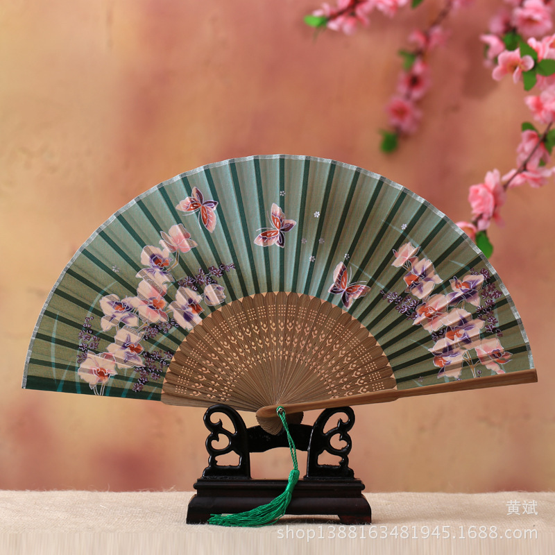 큰 나비-다크 브라운 뼈 녹색 표면