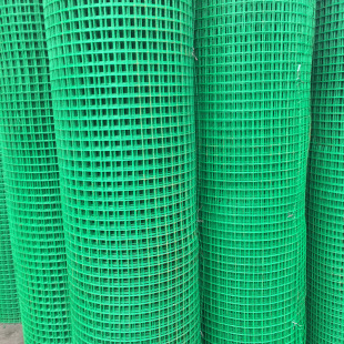 Plastic coated plastic coated green welding net barbed wire Dutch net isolation protective net fence for breeding Garden Ring ground Net
