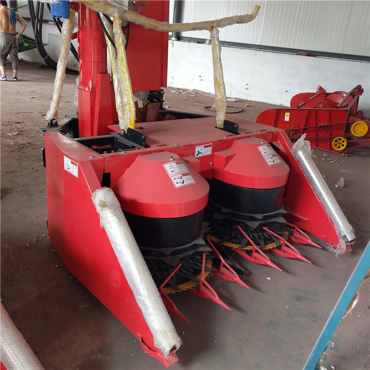 大型青储机双转盘割台厂家供应玉米秸秆粉碎收割机青储饲料收获机