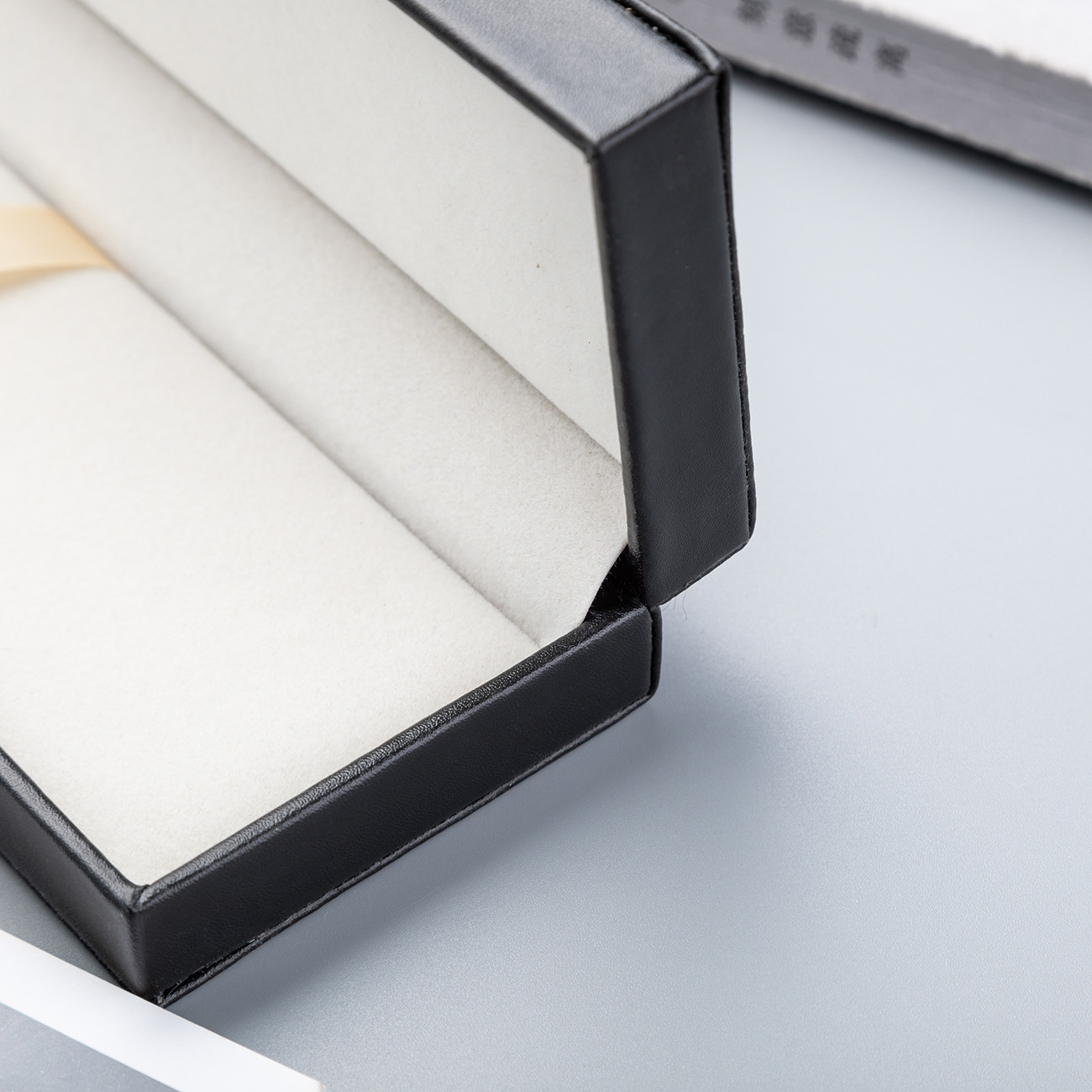 Nuevo color sólido pu cuero regalo pluma caja Flip negocio pluma caja impresión firma pluma regalo caja de embalaje