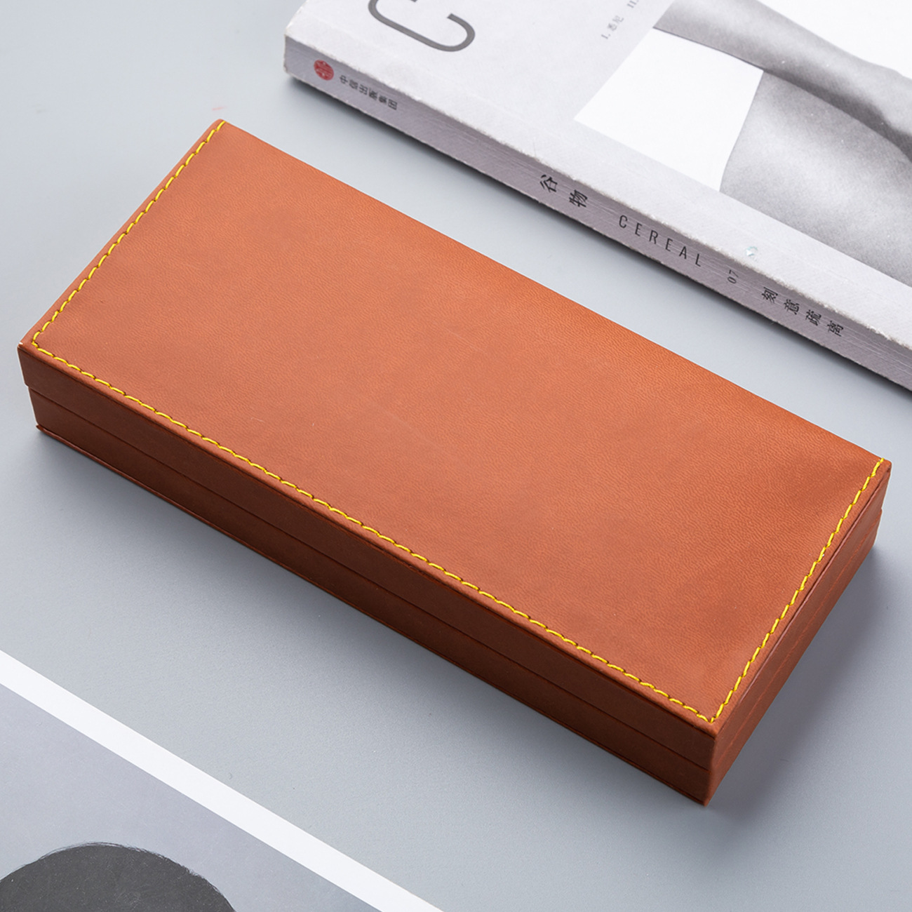 En stock caja de lápiz de publicidad de regalo de negocios al por mayor PU Flip U disco pluma de embalaje individual doble caja de lápiz de negocios