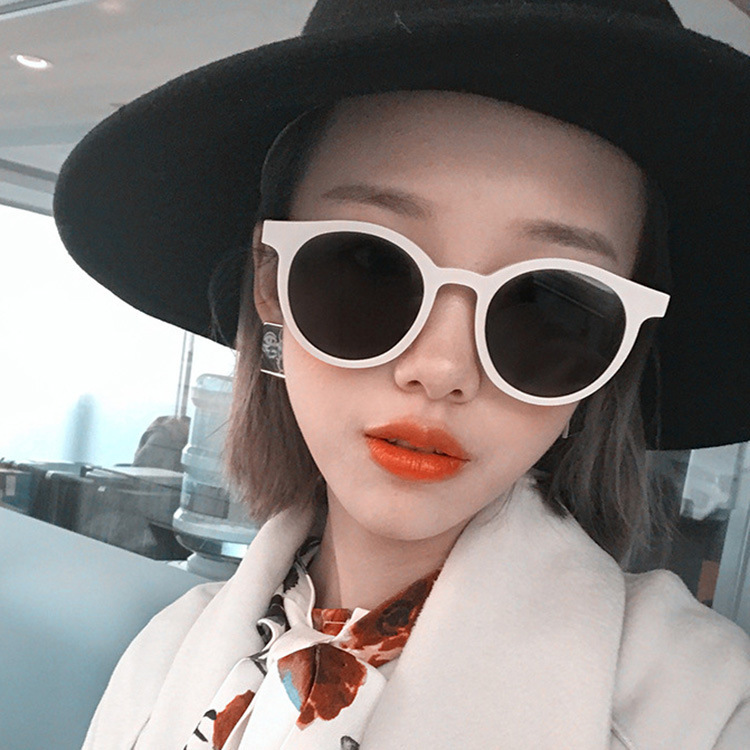 2020 New Korean Vintage Sunglasses Cream Mocha Tea Sunglasses Small Frame All-match Cyber Celebrum Sunglasses for Men and Women