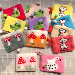 Handmade wool felt coin purse with adorable animal designs—cute cartoon crocodile style, perfect for students as a card holder or coin case, also great for export to Japan and South Korea.