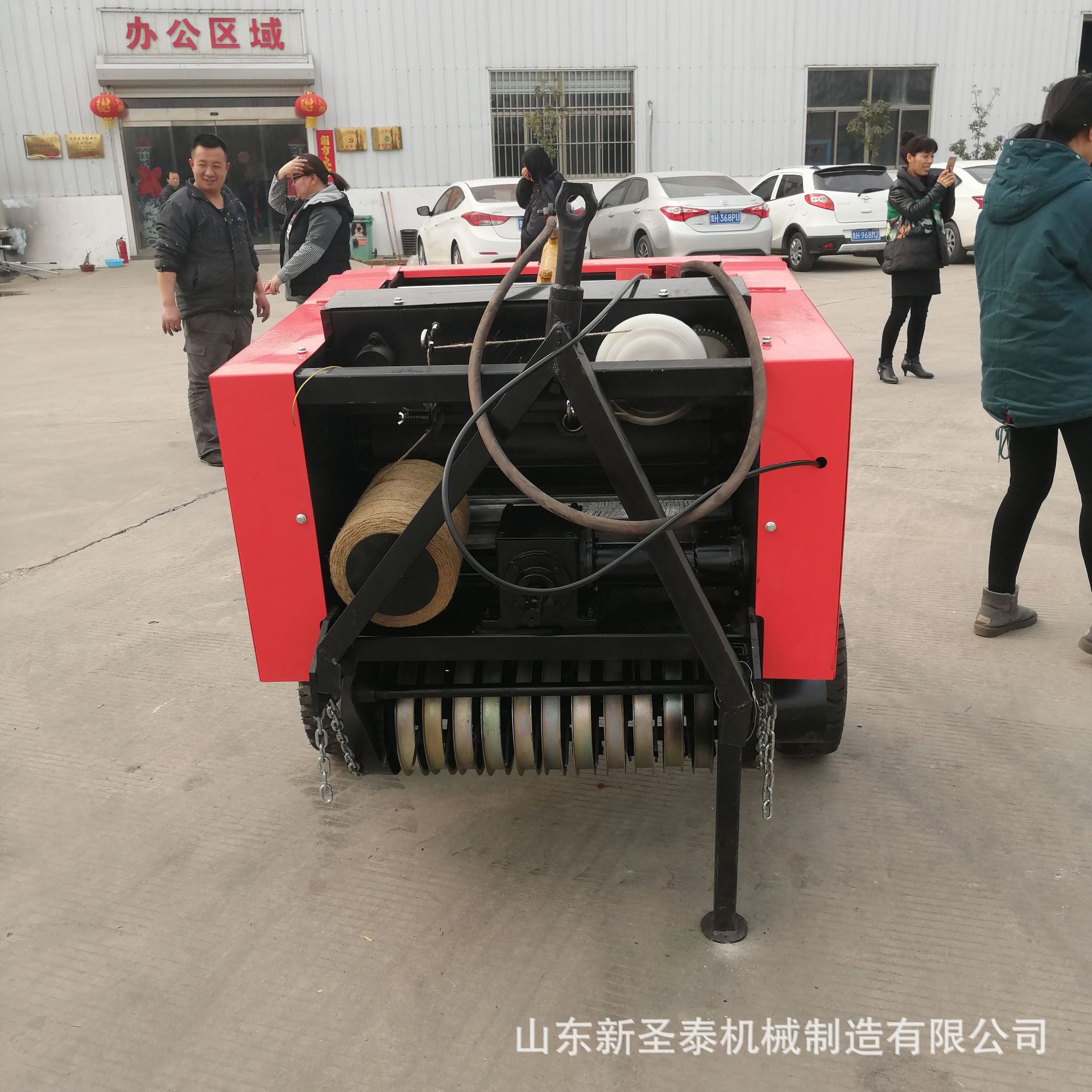 供应行走式打捆机 拖拉机带动打包机 牧草自动打包机