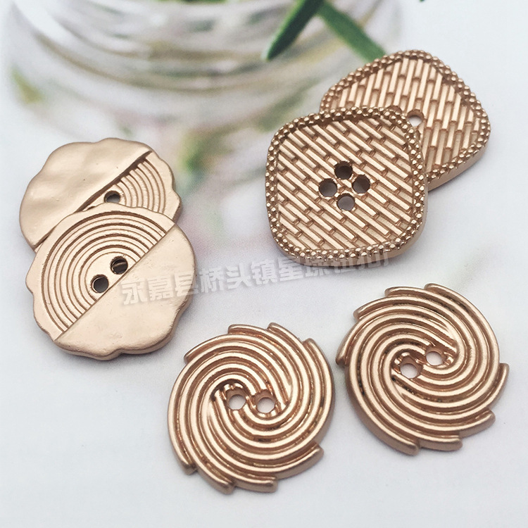 厂家直销金属两眼扣四眼钮扣锌合金大衣风衣沙金色秋冬外套装饰扣