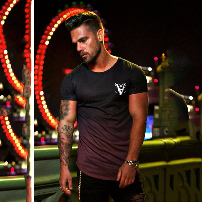 FUENTE de productos de fábrica verano nueva ropa de fitness muscular camiseta de los hombres gradiente de impresión 3D ropa de secado rápido correr deportes manga corta hombres