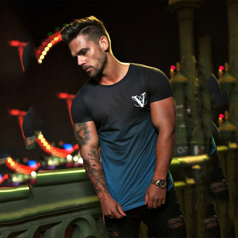 FUENTE de productos de fábrica verano nueva ropa de fitness muscular camiseta de los hombres gradiente de impresión 3D ropa de secado rápido correr deportes manga corta hombres
