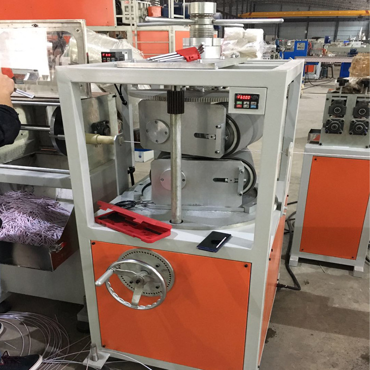 提供塑料生产线牵引机设备