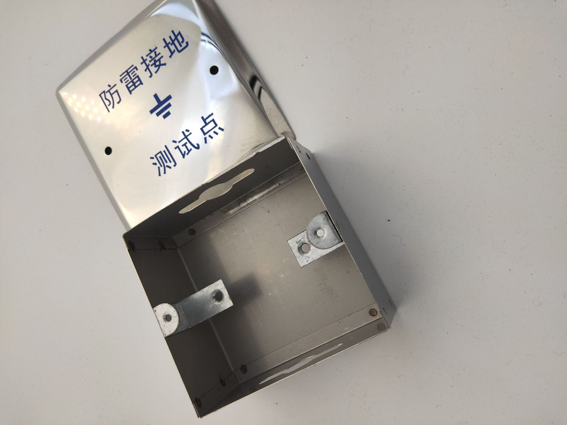 201 stainless steel 100*100*50/0.8 brass 2*20*70