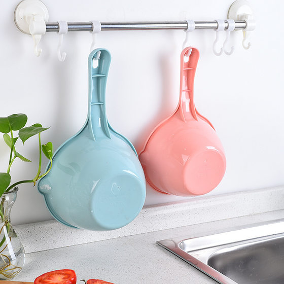 Plastic thickened water ladle kitchen long handle water ladle bath water ladle Children Baby Bath ladle ladle water ladle wholesale