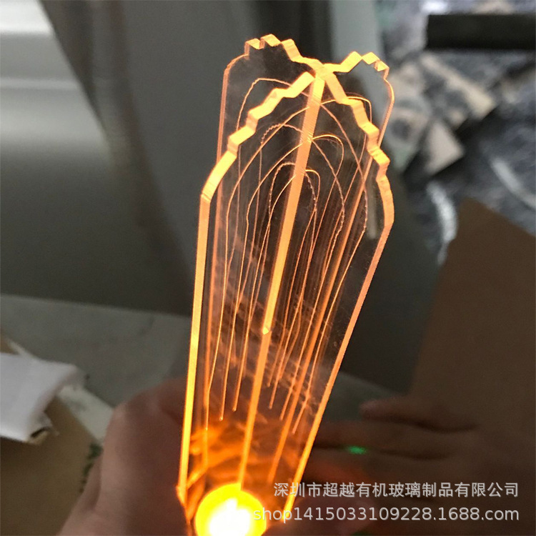 厂家直销2MM灯白亚克力导光板LED扩散板激光切割打点透明均光板