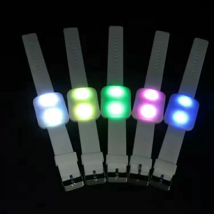 Fluorescence interactive flashing bracelet