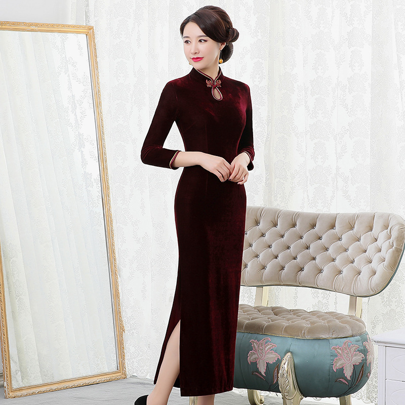 New Velvet Cheongsam Long Dress with Three-Quarter Sleeves, Direct from the Manufacturer, Slim Fit, Vintage-Style, Modernized Wedding Toast Dress, Mother's Outfit New Velvet Cheongsam Long Dress with Three-Quarter Sleeves, Direct from the Manufacturer, Slim Fit, Vintage-Style, Modernized Wedding Toast Dress, Mother's Outfit