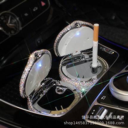 Coche de diamantes con luz LED luminosa multifuncional cenicero de coche interior del coche suministros del coche mujer