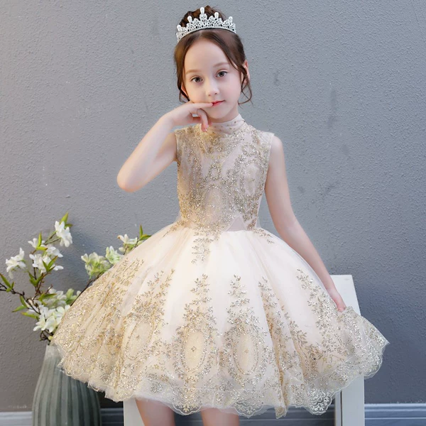 Short golden champagne