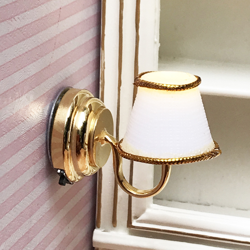 1:12 dollhouse dollhouse mini model OB11 scene modern simple LED white cover wall lamp can be bright