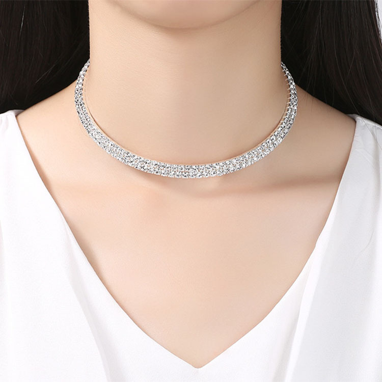 Fashionable choker