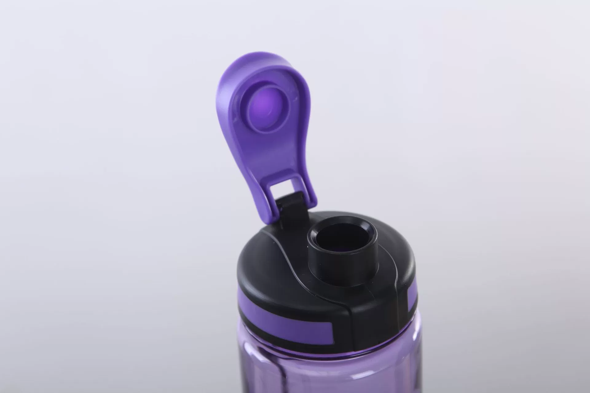  handheld shatterproof plastic clear water glass, simple and elegant design