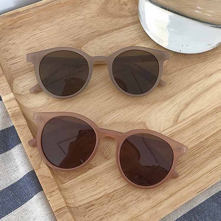 2020 New Korean Vintage Sunglasses Cream Mocha Tea Sunglasses Small Frame All-match Cyber Celebrum Sunglasses for Men and Women