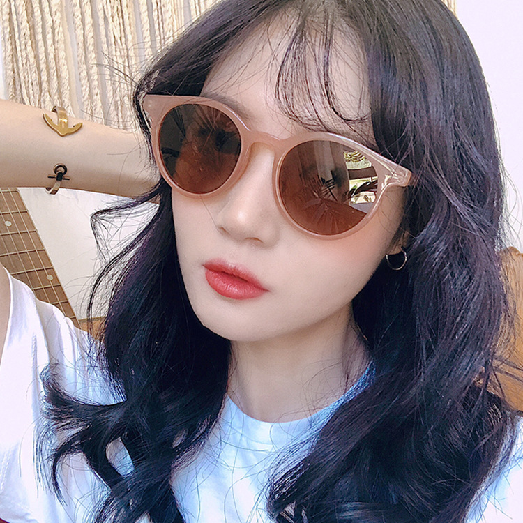 2020 New Korean Vintage Sunglasses Cream Mocha Tea Sunglasses Small Frame All-match Cyber Celebrum Sunglasses for Men and Women