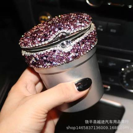 Coche de diamantes con luz LED luminosa multifuncional cenicero de coche interior del coche suministros del coche mujer