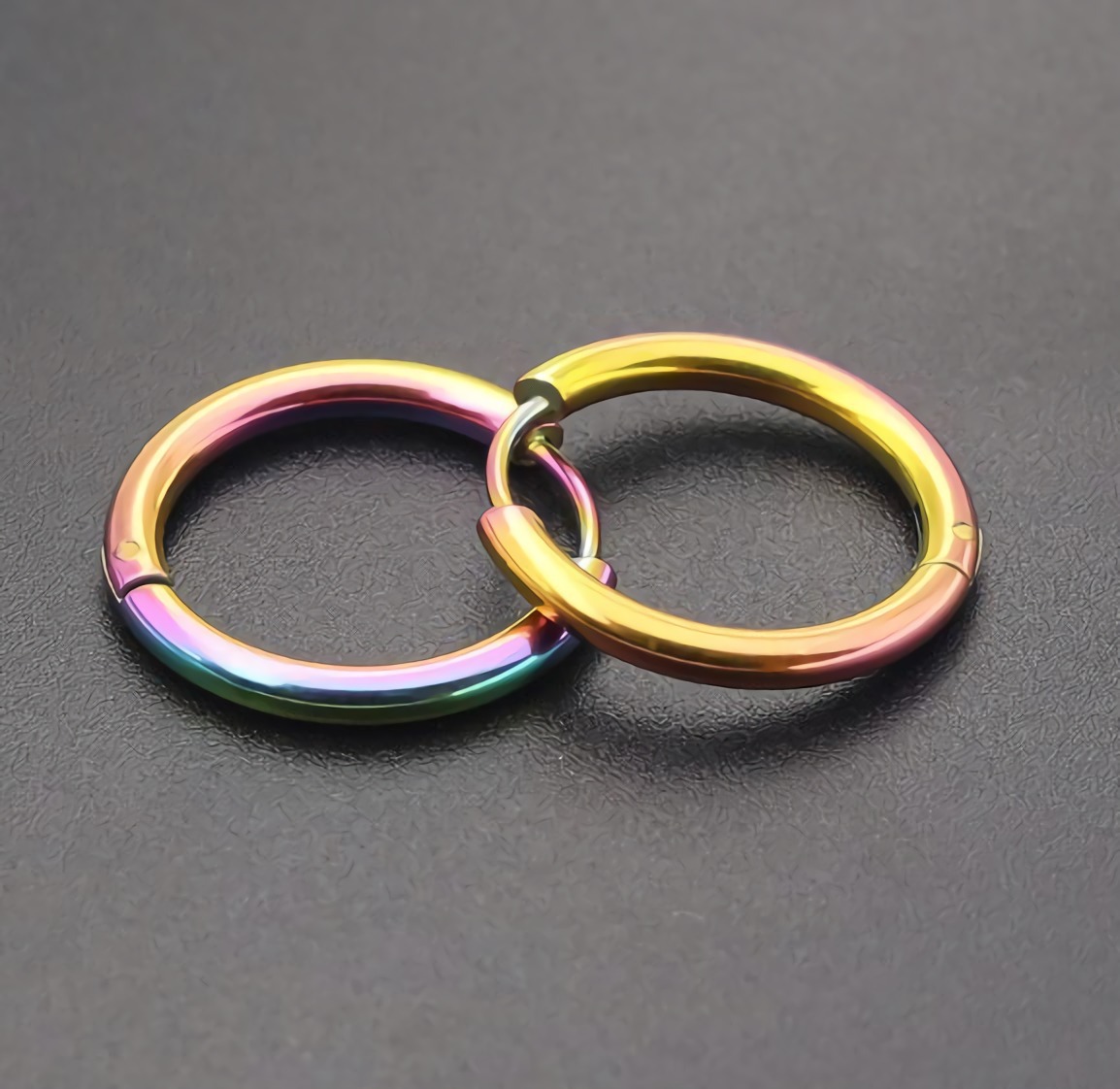 Suministro directo transfronterizo de 2,5mm pendientes de línea de acero inoxidable galvanoplastia de vacío europeo y americano de moda ronda hebilla del oído piercing joyería del oído