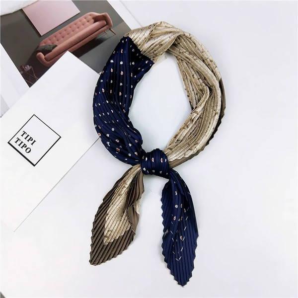 30 wrinkled small cashew nuts with navy blue