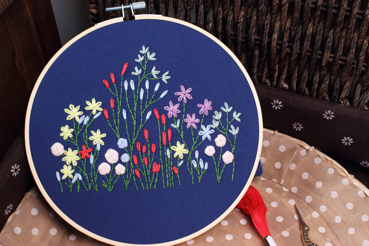 Rojo púrpura guirnalda Caperucita Roja hierba larga yingfei flor hoja hecha a mano DIY tela novato bordado europeo paquete de material