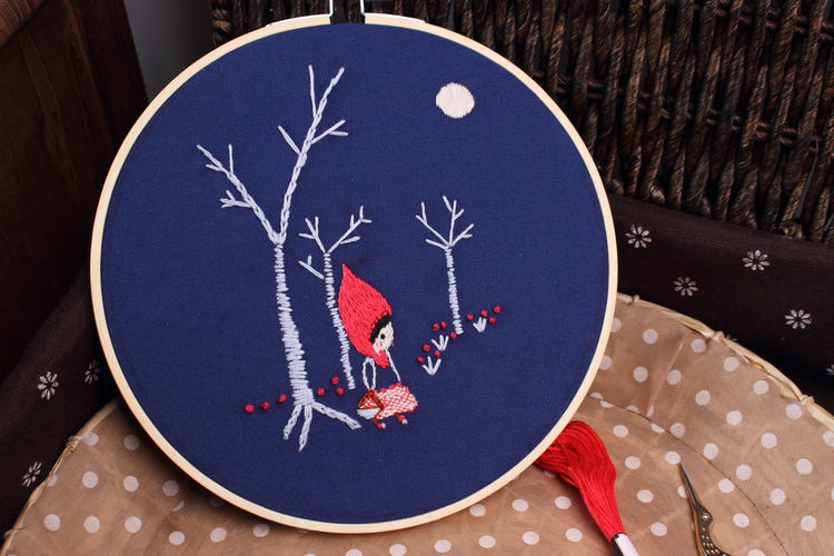 Rojo púrpura guirnalda Caperucita Roja hierba larga yingfei flor hoja hecha a mano DIY tela novato bordado europeo paquete de material