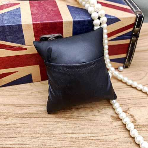 Factory/PU leather/Fleece fabric/Wristwatch box small pillow/Pillow core/Silk cotton pillow cover/Chain pillow