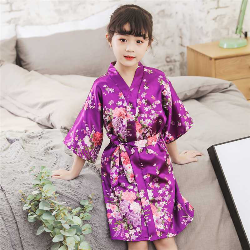 Nuevo verano rebeca de niña de seda de imitación niña pequeña albornoz floral bebé kimono camisón comercio exterior