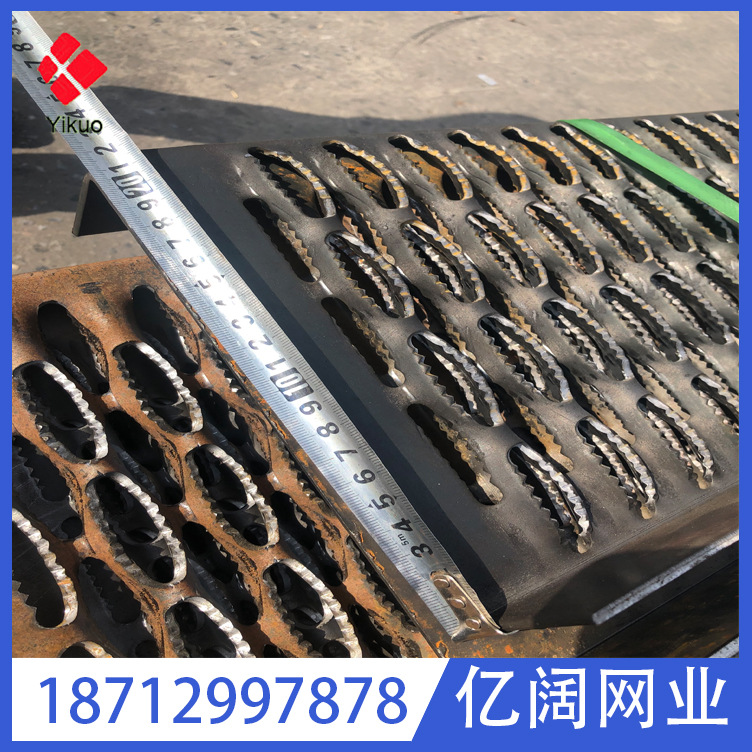 304不锈钢鳄鱼嘴孔防滑板金属防滑板可折弯成型不锈钢冲孔板