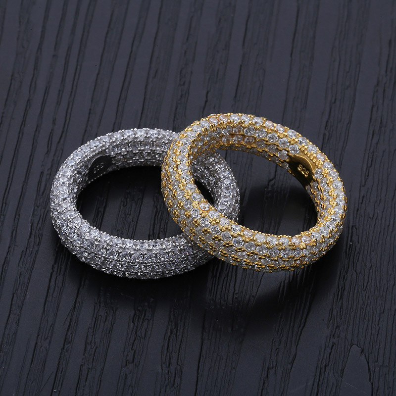 Ring with stone with zircon