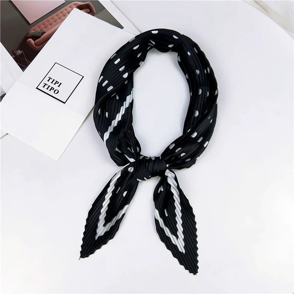 12 wrinkled polka dot black