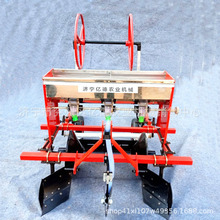 四轮车带动起垄覆膜机垄面宽窄可调施肥起垄喷药滴灌多功能起垄机