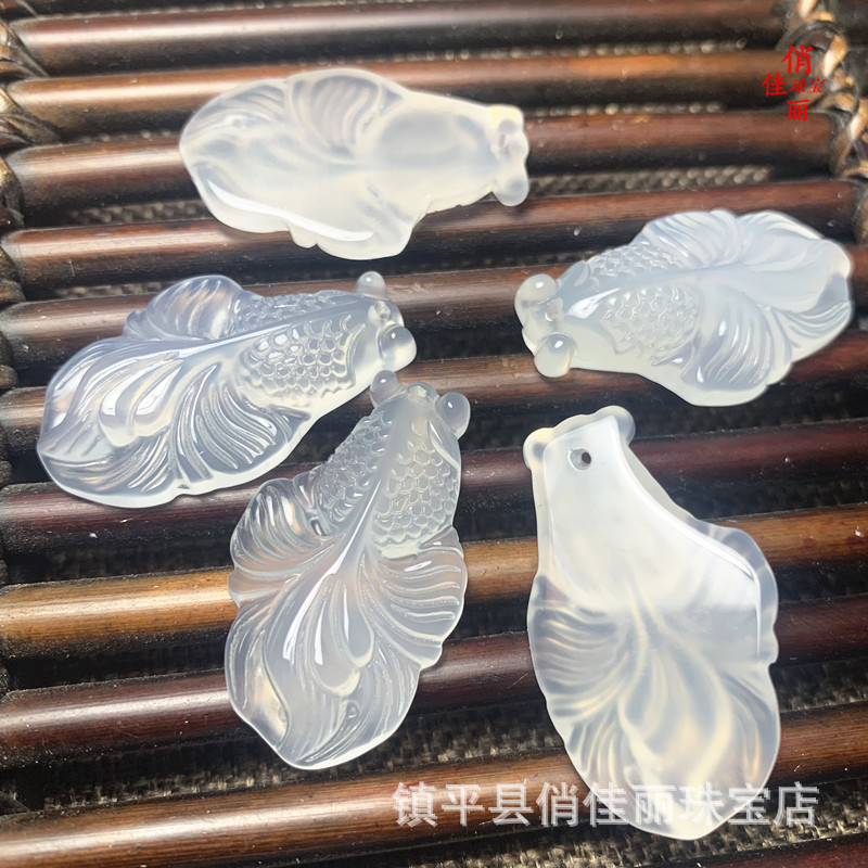 厂家批发玉石白玛瑙玉髓 吊坠挂件流苏饰品 金鱼玉器礼品