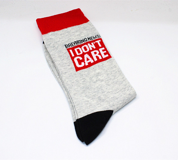 Calcetines de dibujos animados de moda para hombres calcetines de hombre transfronterizos calcetines de hombre de media pantorrilla personalidad de múltiples patrones de mujer de comercio exterior calcetines de hombre de moda calcetines de algodón al por mayor