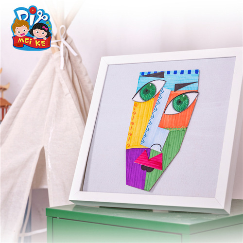 Maze of facial features Children's handmade art graffiti Five Palaces art materials Kindergarten creative environment layout creation