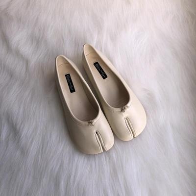 White single shoes 1799-2