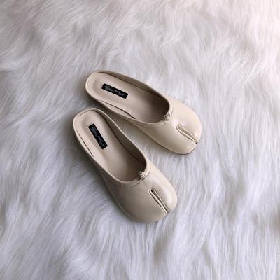 White slippers 1799-1