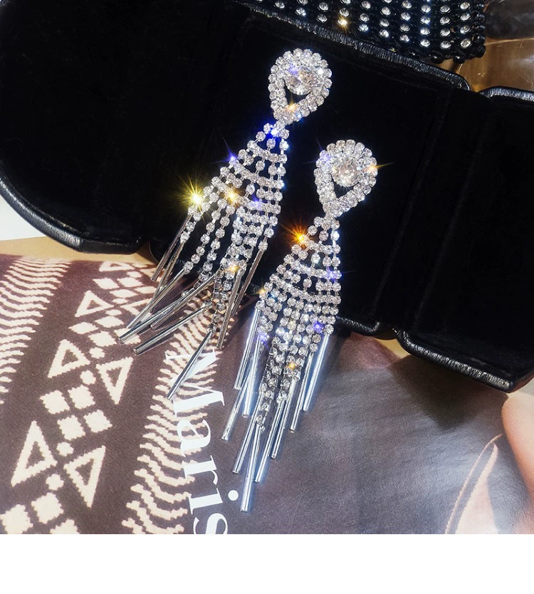 Earrings, European style, crystal‑encrusted diamond‑look, lightweight, multiple designs