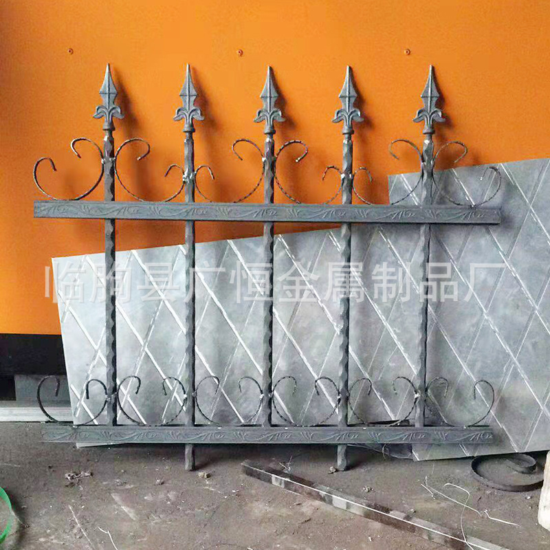 厂家批发铁艺栏杆 小区围墙栏杆花园围栏 可定 制市政隔离防护栏