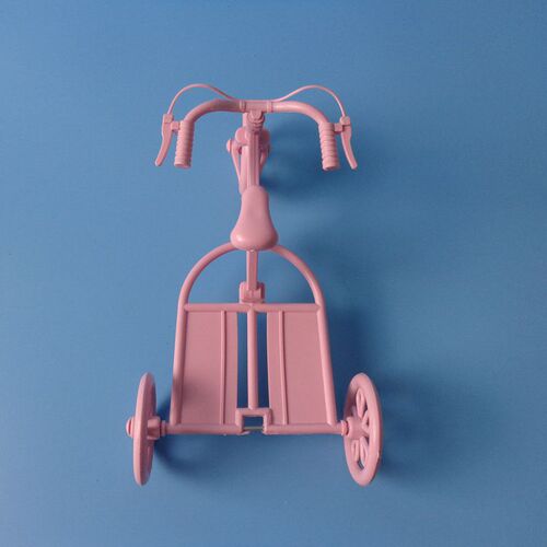 Tricycle flower basket stand, pink plastic frame, ornaments, wedding decoration flower basket, bicycle accessories wholesale