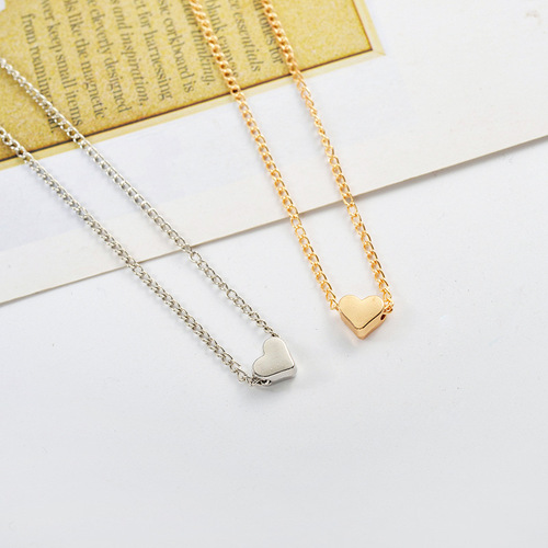 European and American minimalist heart necklace for personalized girls, peach heart necklace, fashionable and versatile lock chain, creative small gift, wholesale