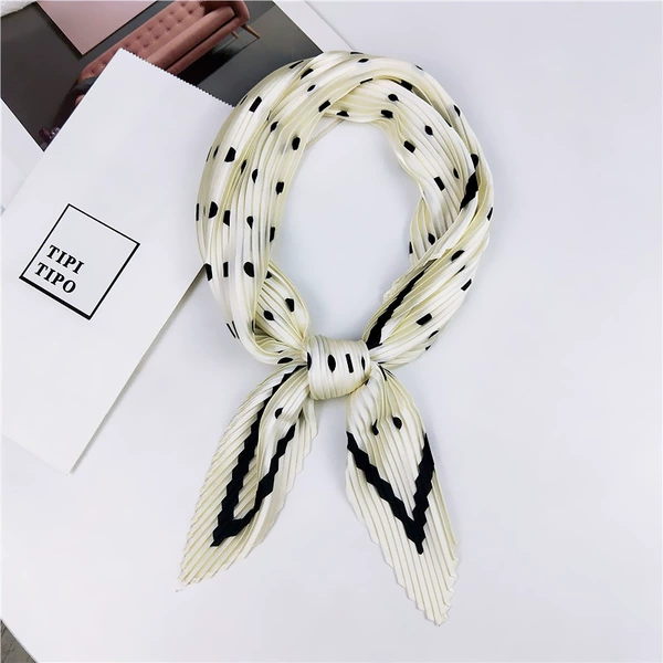 15 wrinkled polka dots beige