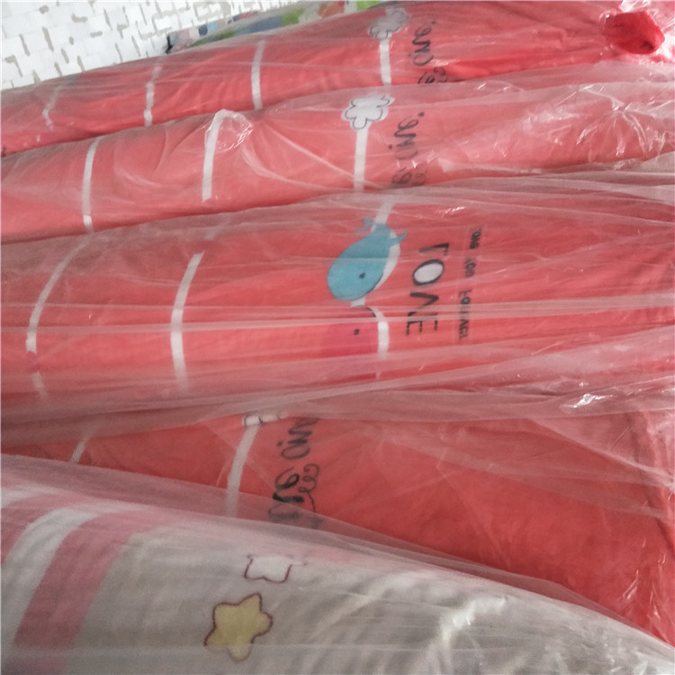 厂家现货批发单面印花法兰绒 150克单面绒布被套 绗缝毯用布料