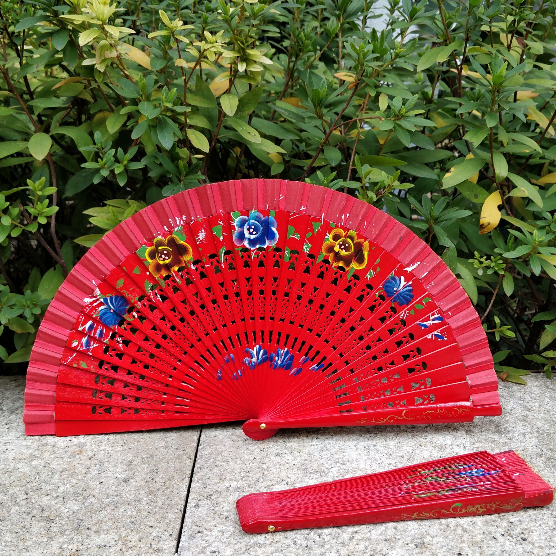 Hay en stock transfronterizo de doble cara pintada a mano de madera española plegable ventilador estilo gitano ventilador de madera roja