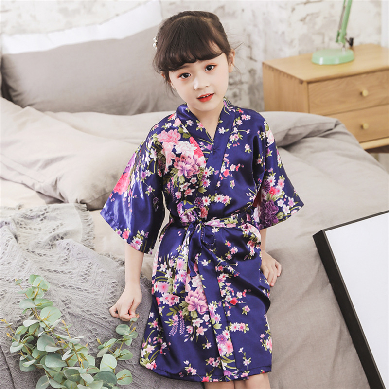 Nuevo verano rebeca de niña de seda de imitación niña pequeña albornoz floral bebé kimono camisón comercio exterior