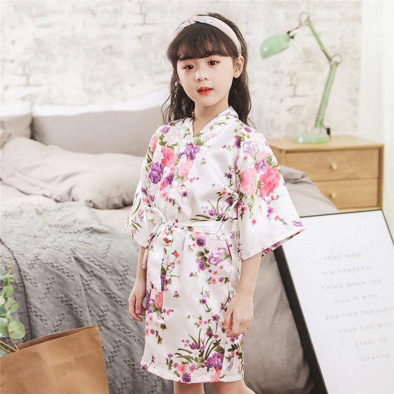 Nuevo verano rebeca de niña de seda de imitación niña pequeña albornoz floral bebé kimono camisón comercio exterior