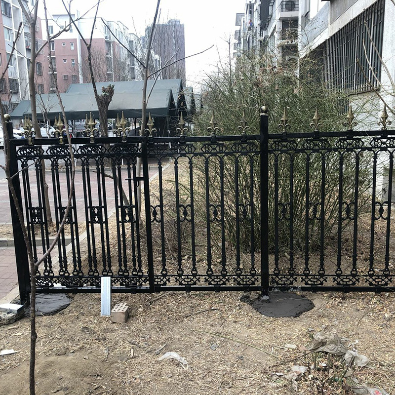 厂家直销定 制小区围墙铁艺护栏铁艺别墅防护隔离栏厂区庭院围栏